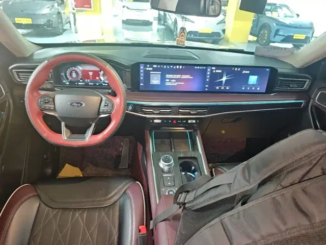 Ford Explorer — Фото автомобиля 9