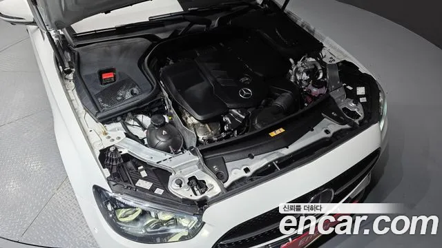 Mercedes-Benz E-Class — Фото автомобиля 4