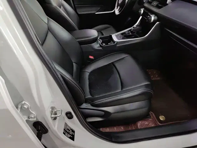 Toyota RAV4 — Фото автомобиля 24