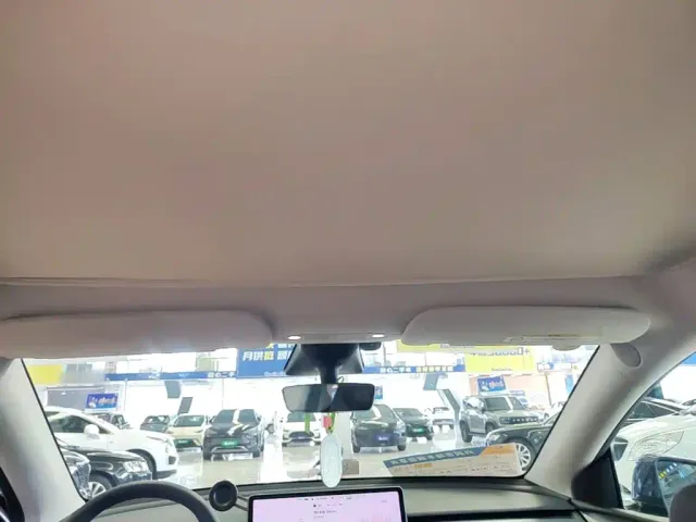 Tesla Model Y — Фото автомобиля 17