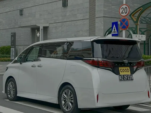 Toyota Alphard — Фото автомобиля 5
