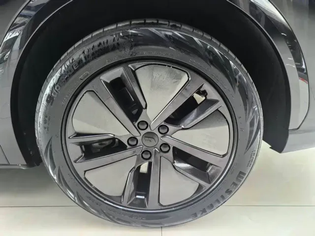Li Auto L7 — Фото автомобиля 7