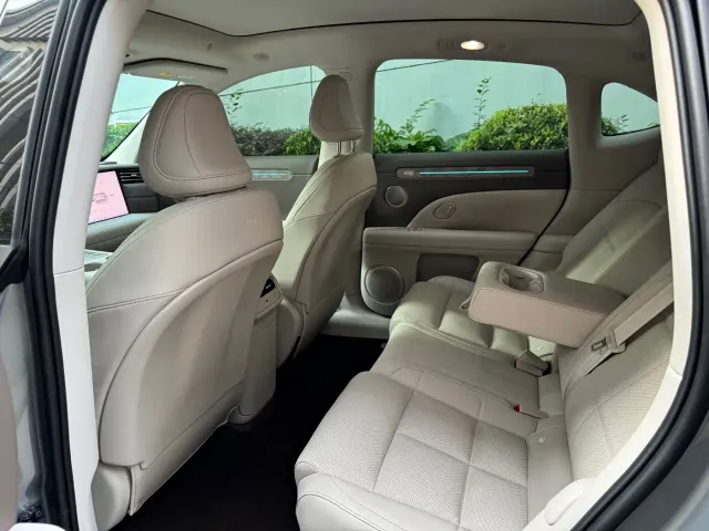 IM Motors LS6 — Фото автомобиля 12