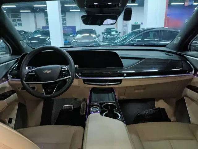 Cadillac XT5 — Фото автомобиля 9