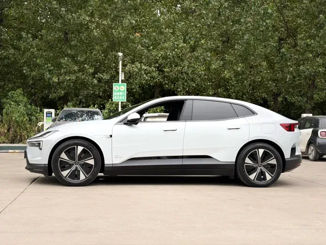 Polestar 4 — Фото автомобиля 4