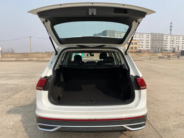Volkswagen Tiguan L — Фото автомобиля 23