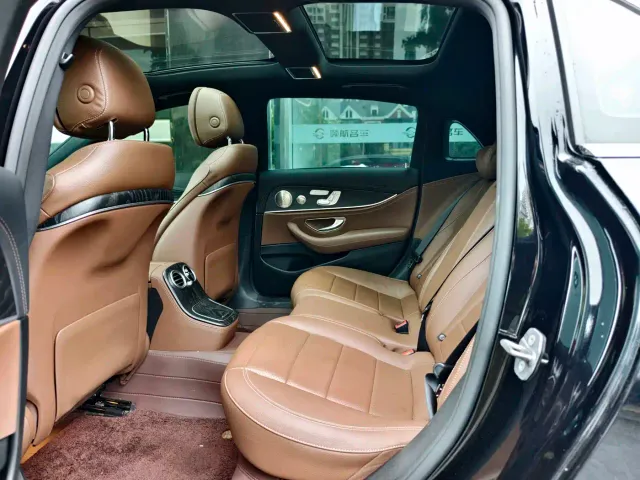 Mercedes-Benz E-Class — Фото автомобиля 17