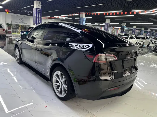 Tesla Model Y — Фото автомобиля 7