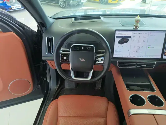 Li Auto L9 — Фото автомобиля 10