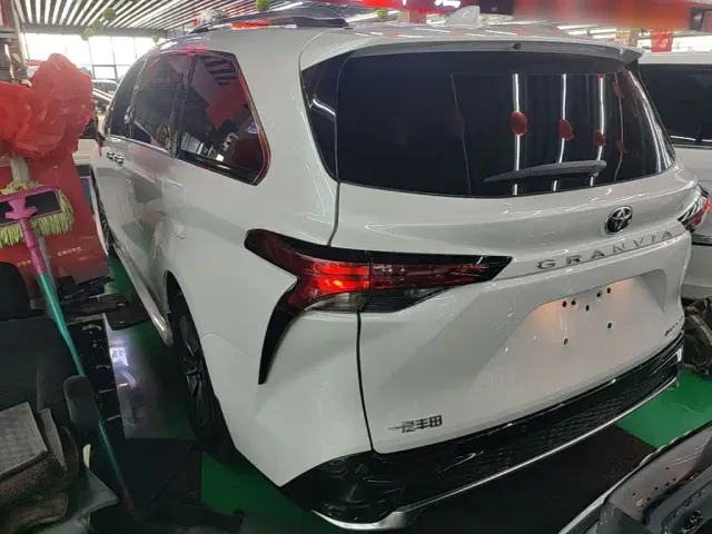 Toyota Granvia — Фото автомобиля 4