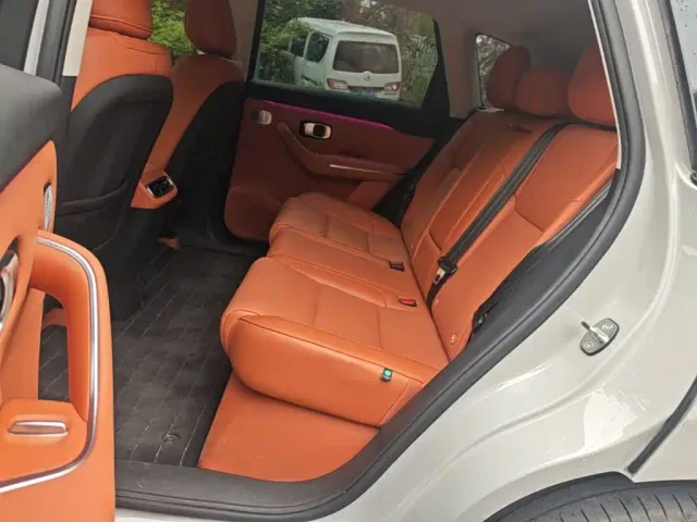 Leapmotor C10 — Фото автомобиля 16