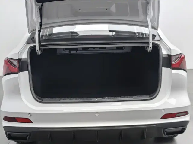 Roewe i5 — Фото автомобиля 16