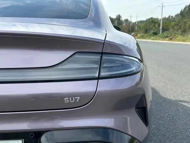 Xiaomi SU7 — Фото автомобиля 21
