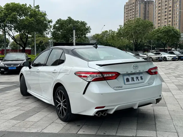 Toyota Camry — Фото автомобиля 6