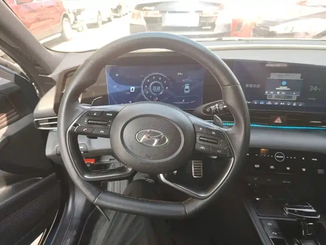 Hyundai Elantra — Фото автомобиля 10