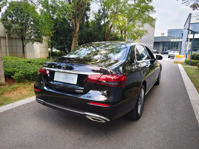 Mercedes-Benz E-Class — Фото автомобиля 9
