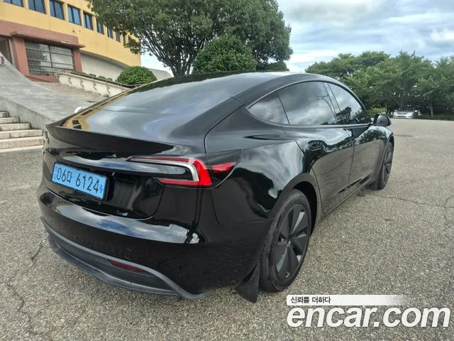 Tesla Model 3 — Фото автомобиля 10