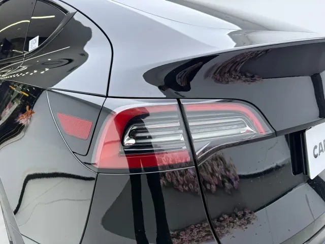 Tesla Model Y — Фото автомобиля 6