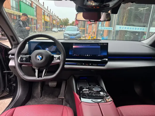 BMW 5 Series — Фото автомобиля 10