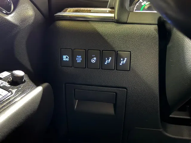 Toyota Alphard — Фото автомобиля 19