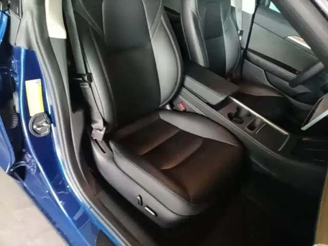 Tesla Model 3 — Фото автомобиля 24