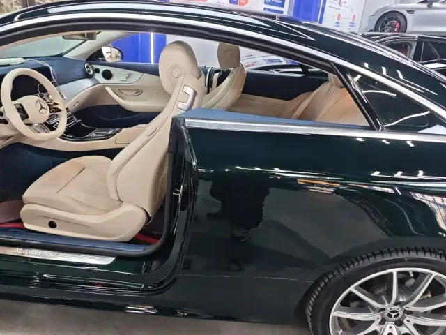 Mercedes-Benz E-Class — Фото автомобиля 3