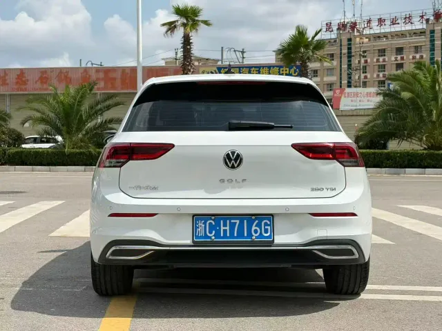 Volkswagen Golf — Фото автомобиля 8