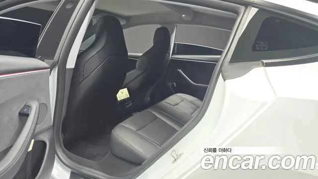 Tesla Model 3 — Фото автомобиля 17