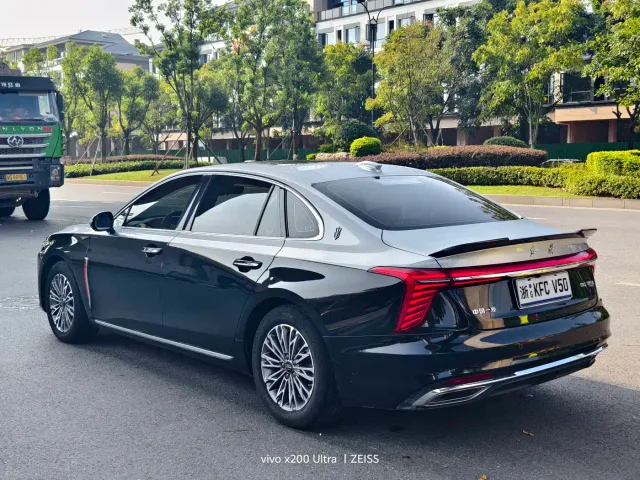 Hongqi H5 — Фото автомобиля 14