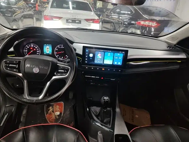 Roewe i5 — Фото автомобиля 12