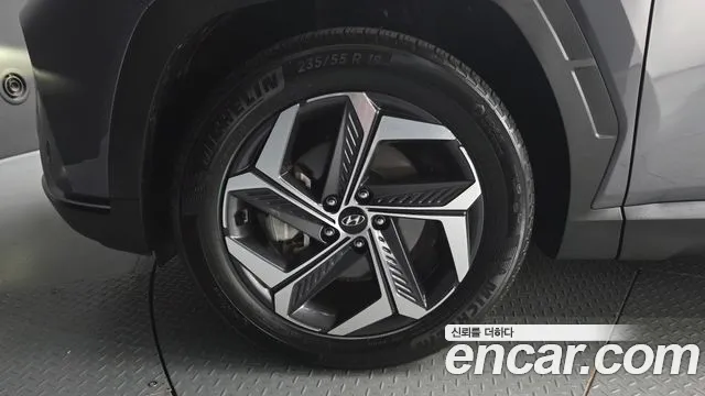 Hyundai Tucson Tucson (NX4) Бензин 1.6 турбо 2WD — Фото автомобиля 4