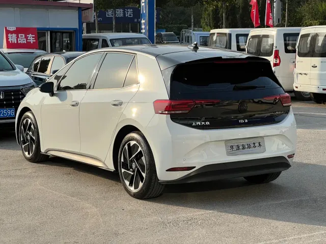Volkswagen ID.3 — Фото автомобиля 12
