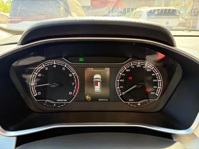 Geely Binyue — Фото автомобиля 13