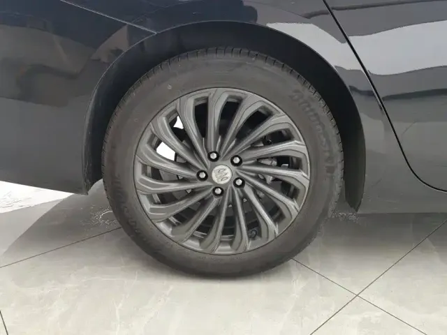 Buick LaCrosse — Фото автомобиля 6