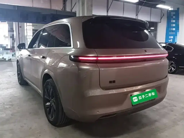 Li Auto L8 — Фото автомобиля 4