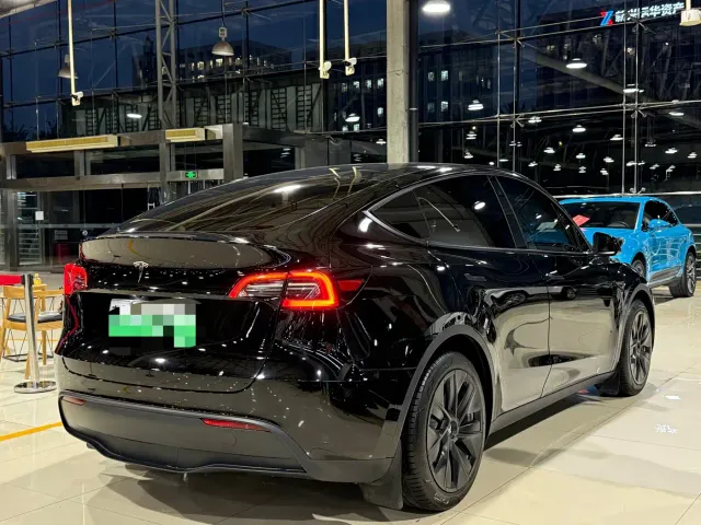 Tesla Model Y 2022 Facelift Rear-Wheel Drive Version — Фото автомобиля 14