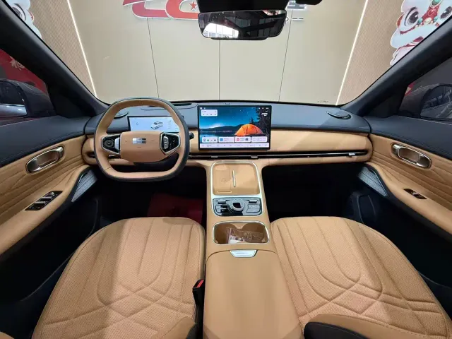 Geely Galaxy Starship 7 EM-i — Фото автомобиля 5