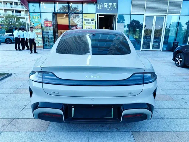Xiaomi SU7 — Фото автомобиля 8