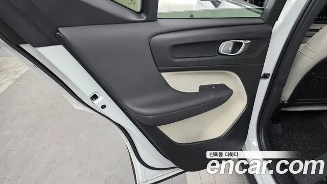 Вольво XC40 B4 Ultimate Bright — Фото автомобиля 20