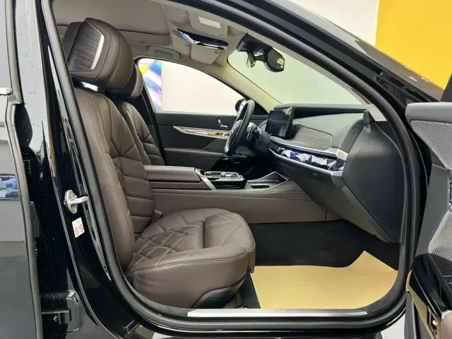 BMW 7 Series — Фото автомобиля 19