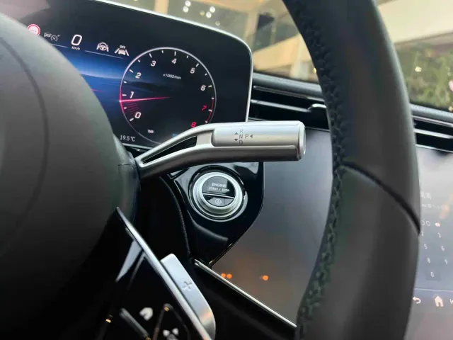 Mercedes-Benz E-Class — Фото автомобиля 19