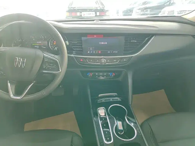 Buick Regal — Фото автомобиля 12