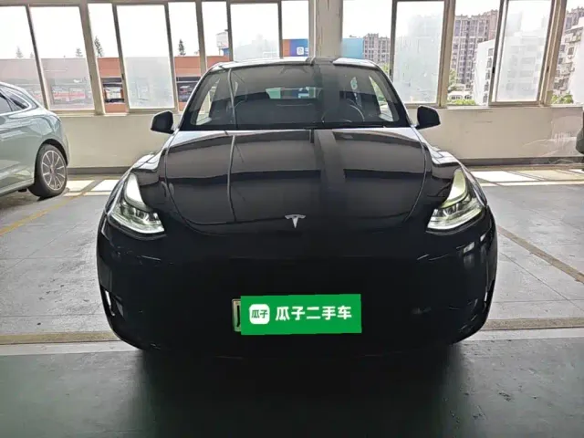 Tesla Model Y — Фото автомобиля 2