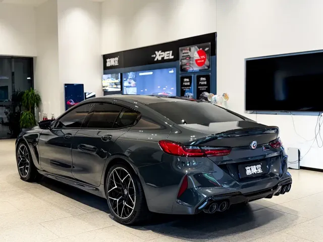 BMW M8 — Фото автомобиля 3