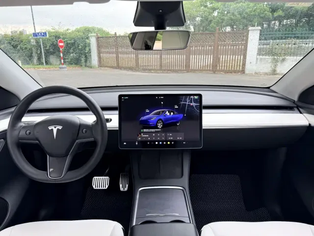 Tesla Model Y — Фото автомобиля 15