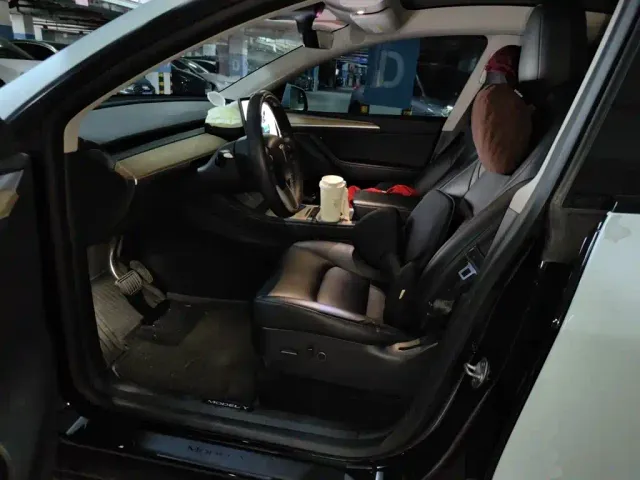 Tesla Model Y — Фото автомобиля 12