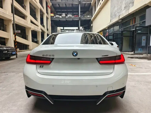 BMW i3 — Фото автомобиля 17