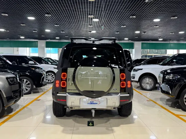 Land Rover Defender — Фото автомобиля 15
