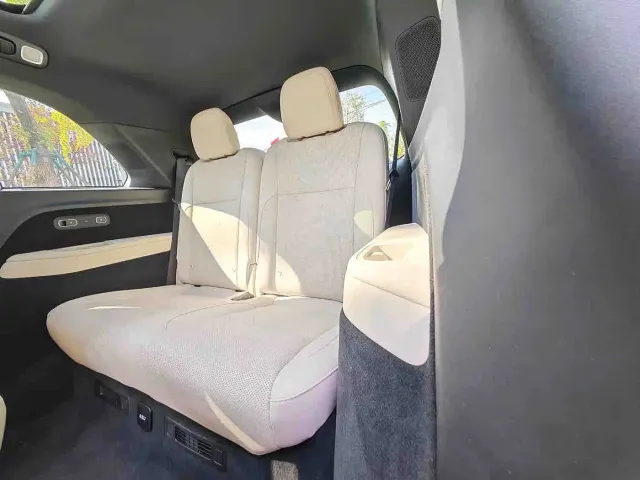 Li Auto L8 — Фото автомобиля 4