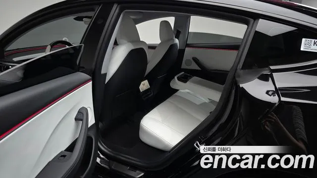Tesla Model 3 — Фото автомобиля 16